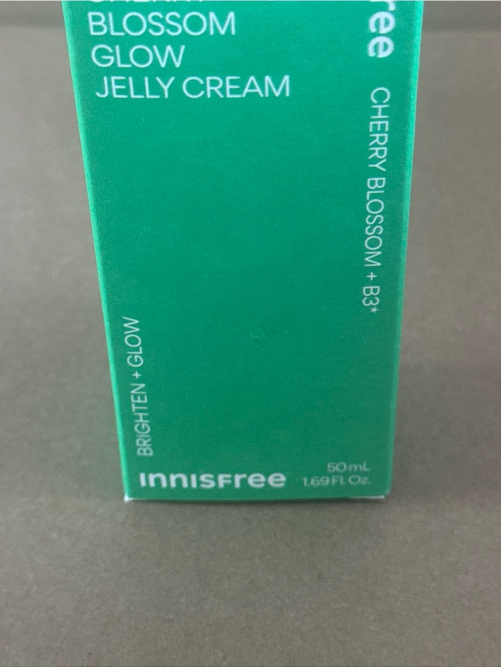 Innisfree Cherry Blossom Glow Jelly Cream — Green - Picture 2 of 3